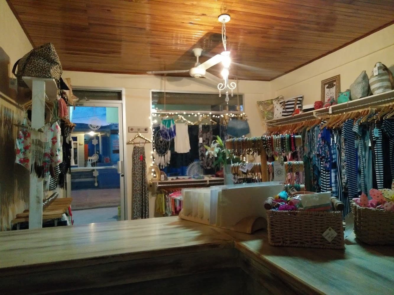 Holly Clothes Shop photo 2