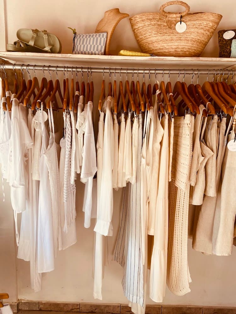 Holly Clothes Shop photo 3