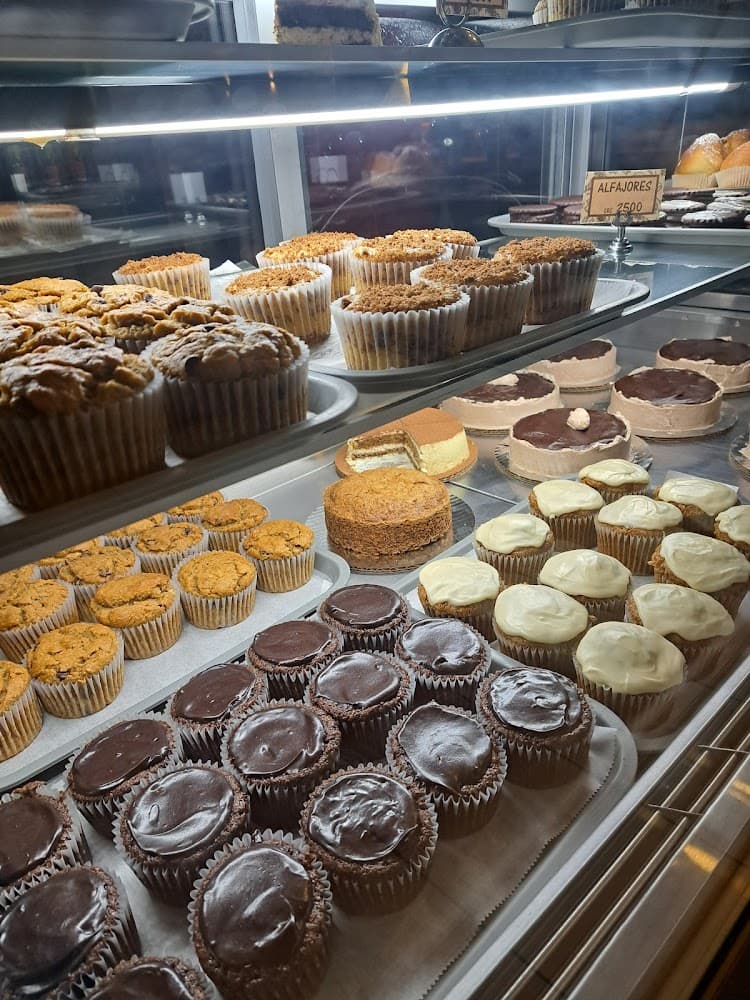 Mafra's Panaderia Pasteleria y Cafė photo 2