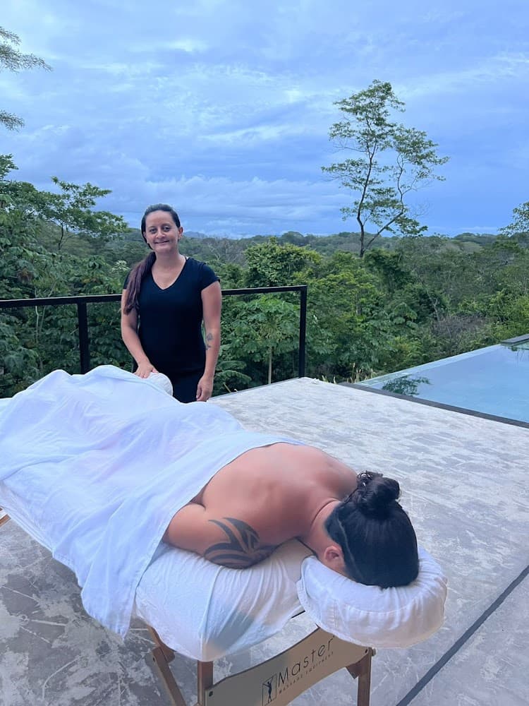 Therapeutic massage and beauty karla Calderon photo 3